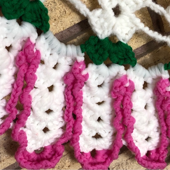 70's XL Floral Needlework Doilie - Couch Protector - Antimacassar - Home Decor - Picture 6 of 9